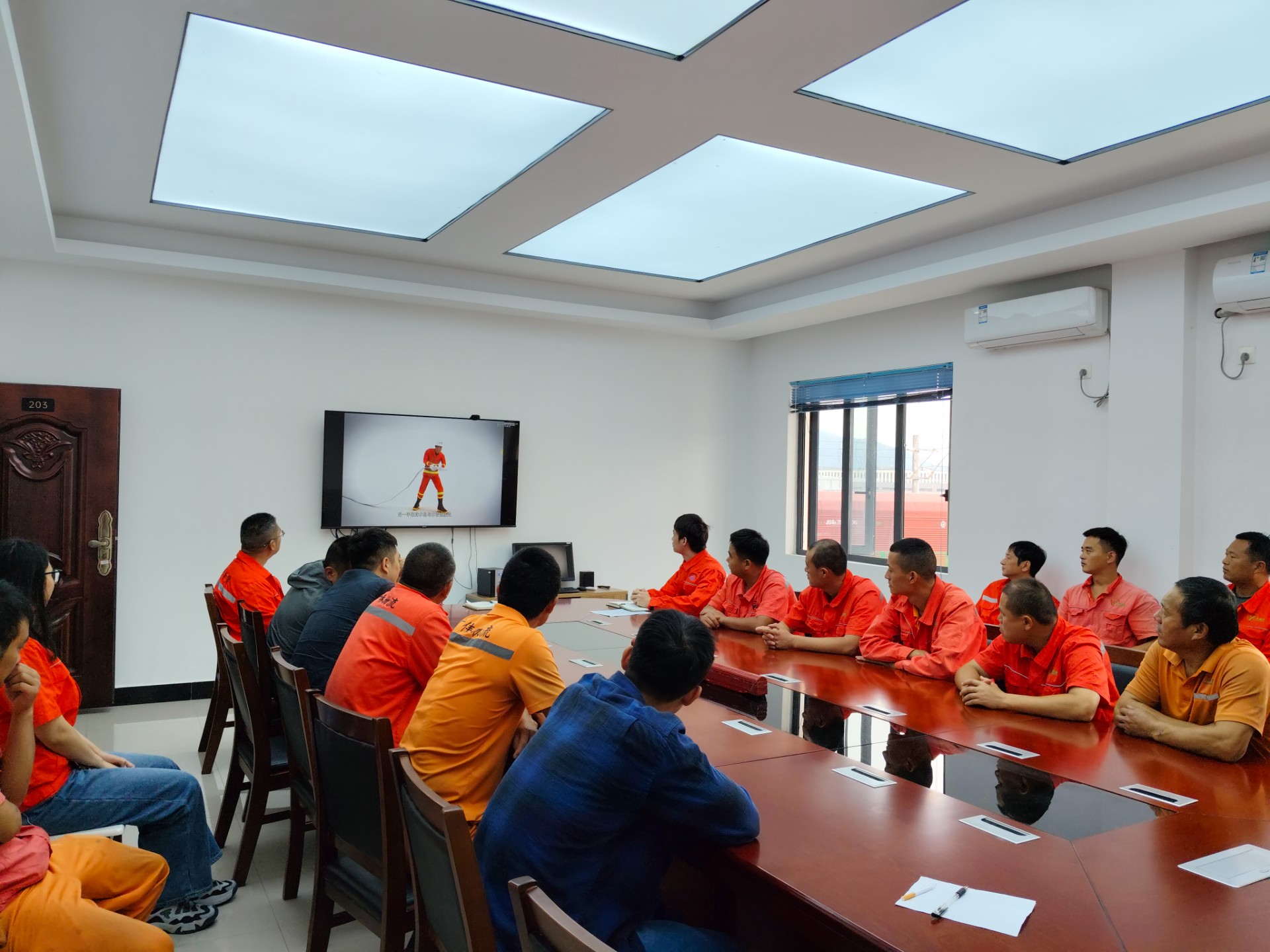 寧德陸港開展“119消防安全日”應(yīng)急演練活動(dòng)，周明組拍攝1.jpg